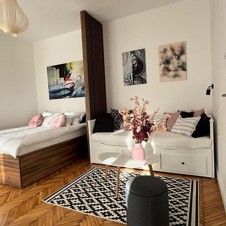 Balconia Sunny Apartment In Centre Of Belgrad Dış mekan fotoğraf