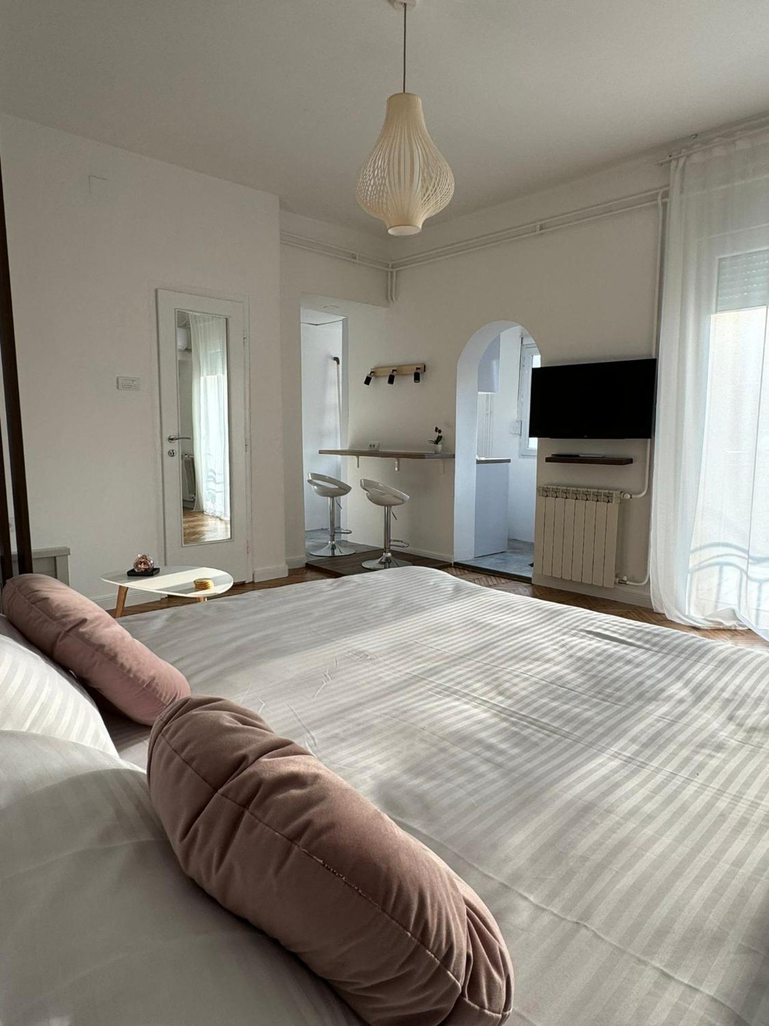 Balconia Sunny Apartment In Centre Of Belgrad Dış mekan fotoğraf